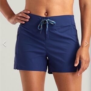 Title 9 Incrediboardie Board Shorts Sz 14 Navy